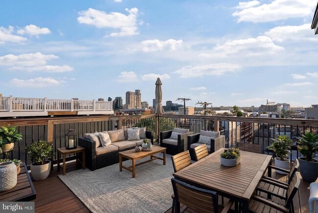 Building Photo - 402 E Fort Ave