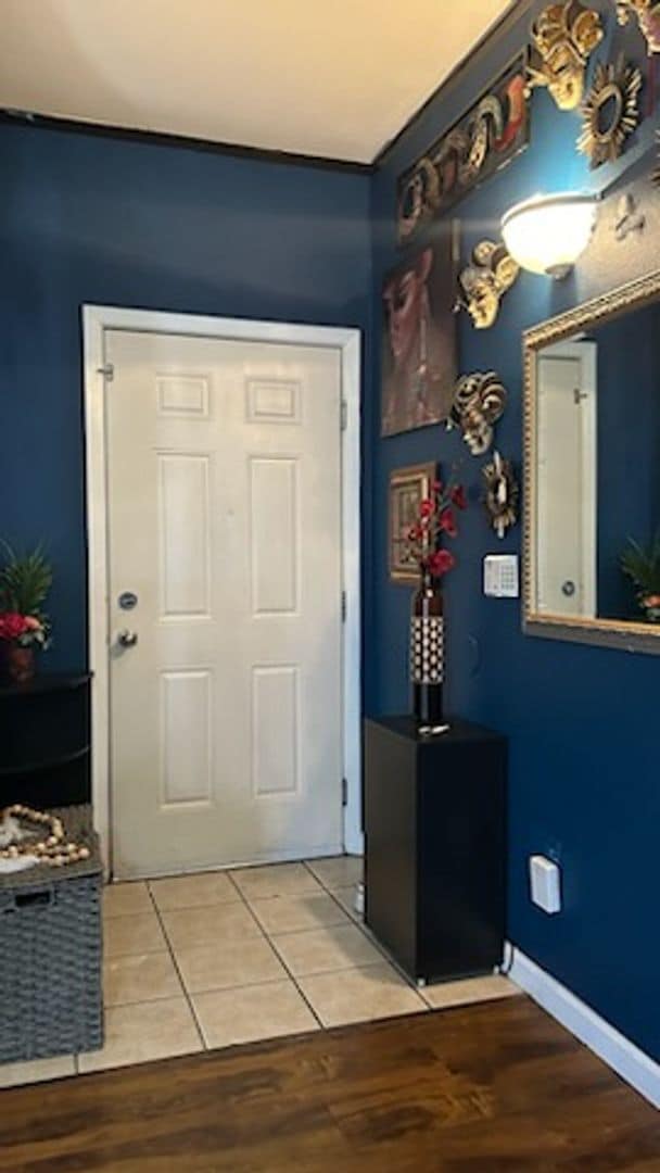Building Photo - Fully Furnished 2 Bedroom 2 Bath Condo in ...