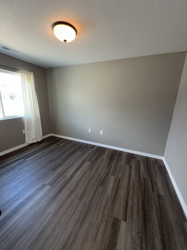 Building Photo - 8353 Graphite Dr