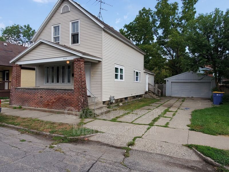 Foto principal - 845 Nagold St NW