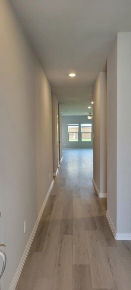 Foto del edificio - 2231 Clf Spgs Dr