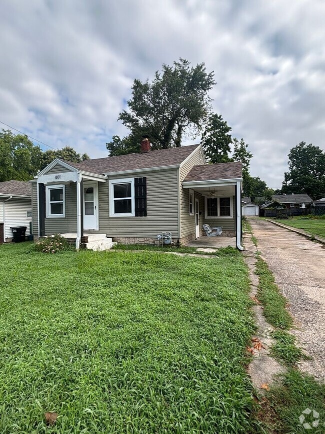 Building Photo - 801 E Loren St