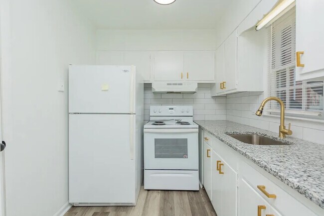 Foto del edificio - Room in Townhome on Greenbriar Rd