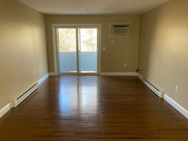 Foto del edificio - 92 Eastern Ave