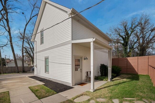 Photo - 906 N 5th St House