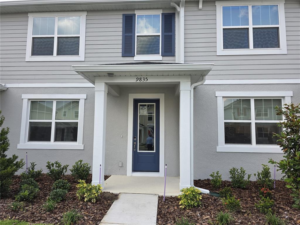 Foto principal - 9835 Walkway Dr