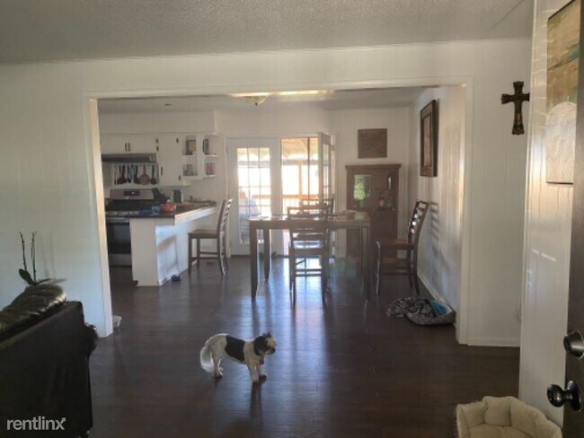 Building Photo - 3 br, 2 bath House - 115 Russell Dr