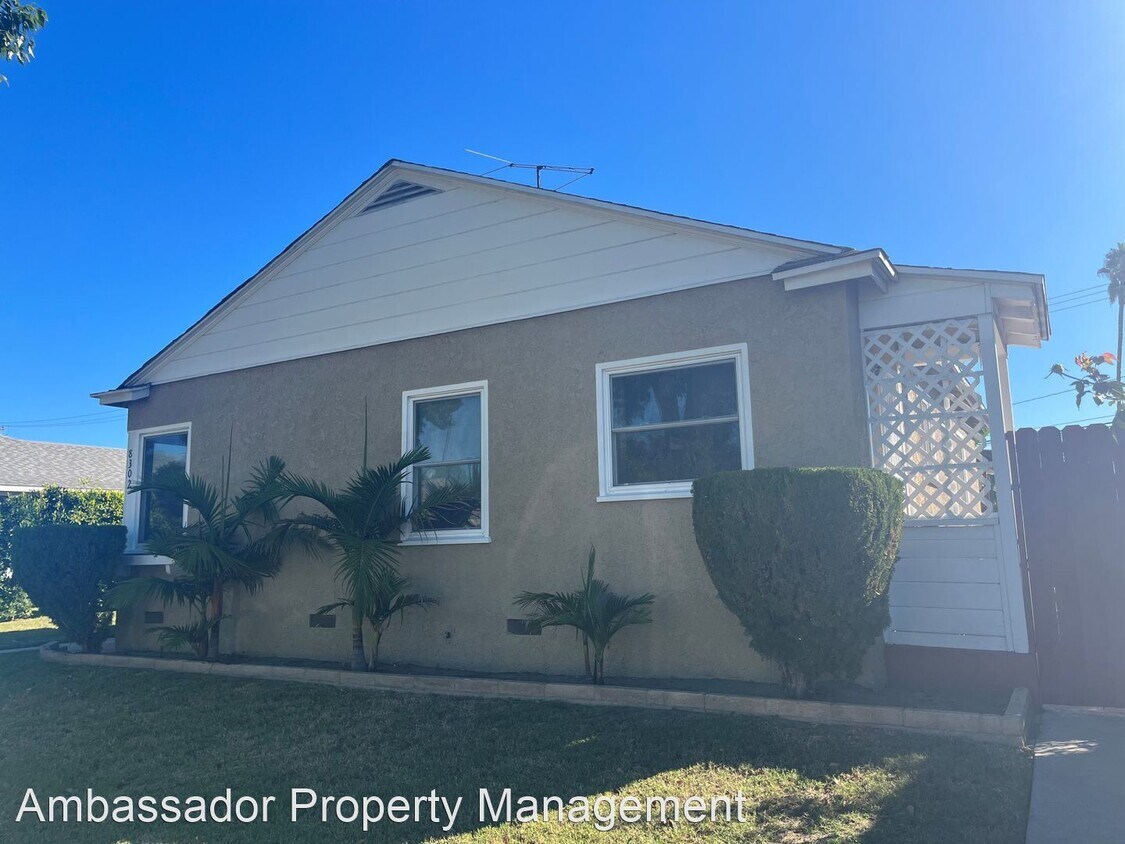 Foto principal - 2 br, 1 bath House - 8302 Paramount Blvd.