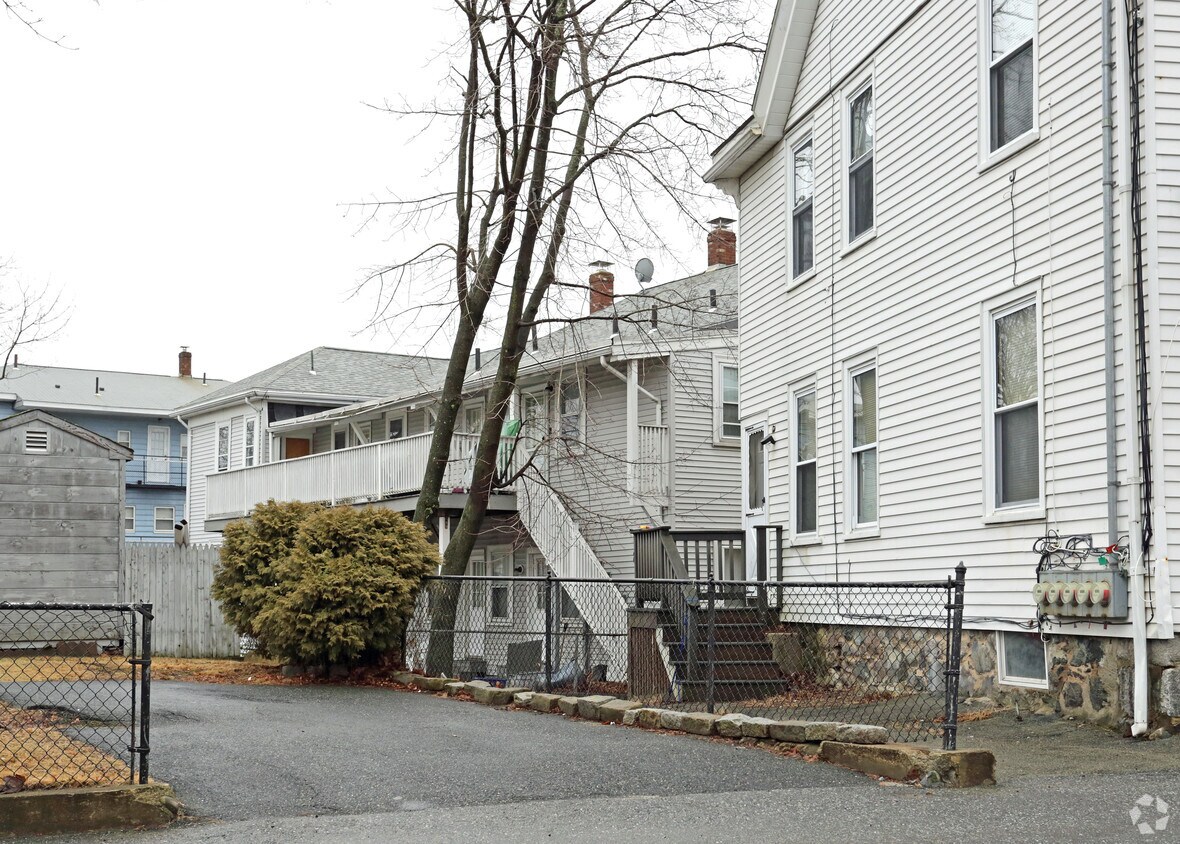 Foto del edificio - 6-12 Pratt Ave