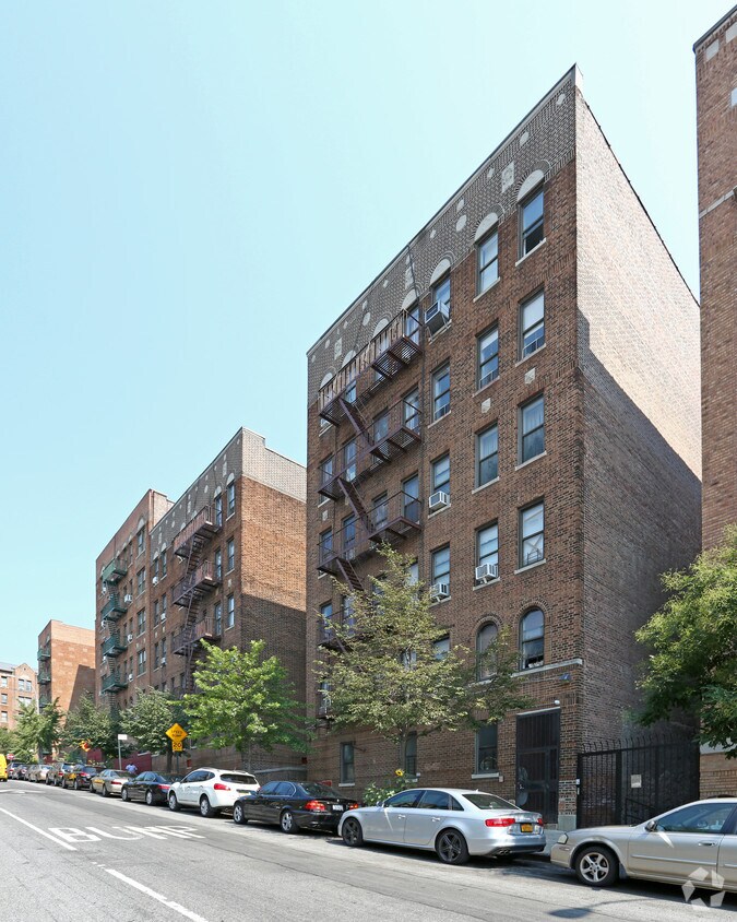 Primary Photo - 13-19 Cumming St