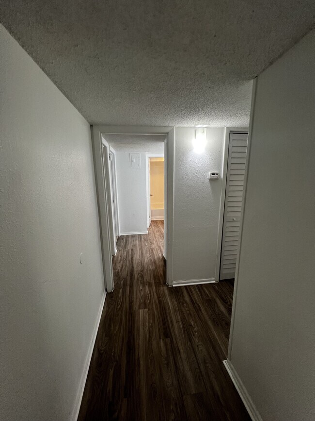 Building Photo - 2563 N Alafaya Trail