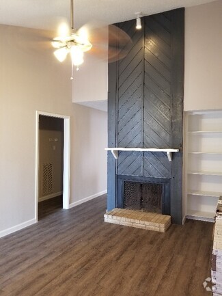 Building Photo - 13140 Los Espanada St