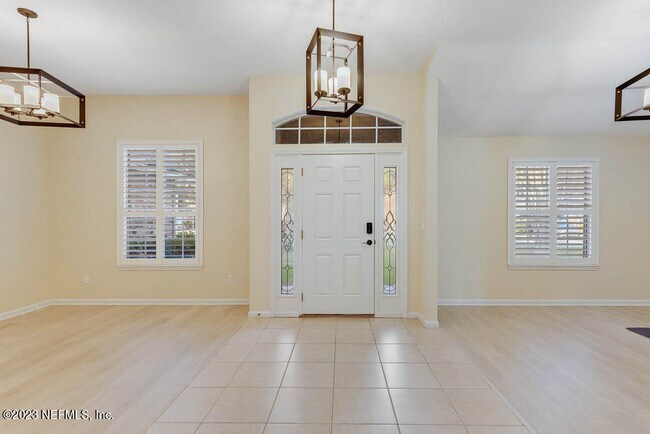 Building Photo - 813 W American Eagle Dr
