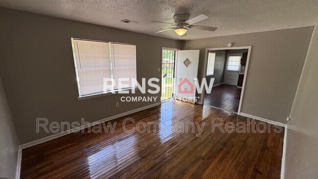 Building Photo - 386 Navy Dr