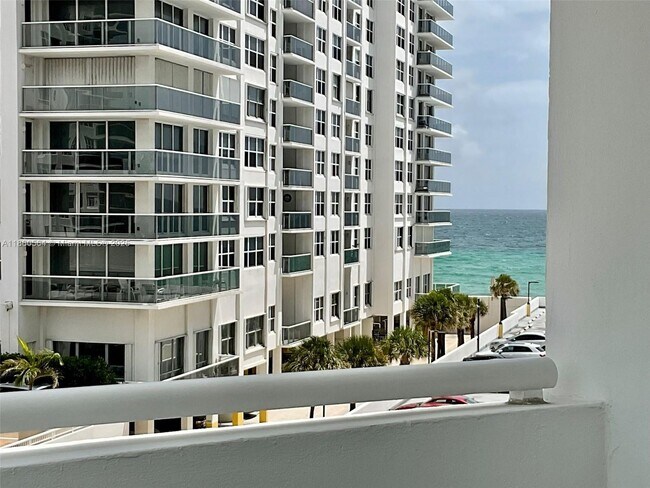 Building Photo - 3001 S Ocean Dr