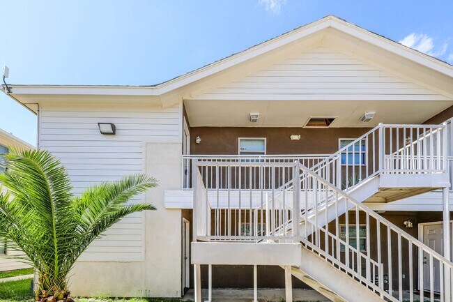 Building Photo - 2601 Lomas Del Sur Boulevard