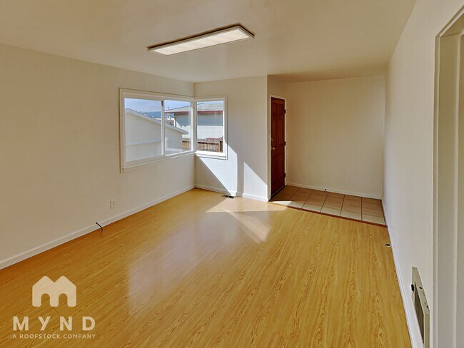 Building Photo - 122 Madrone Ave