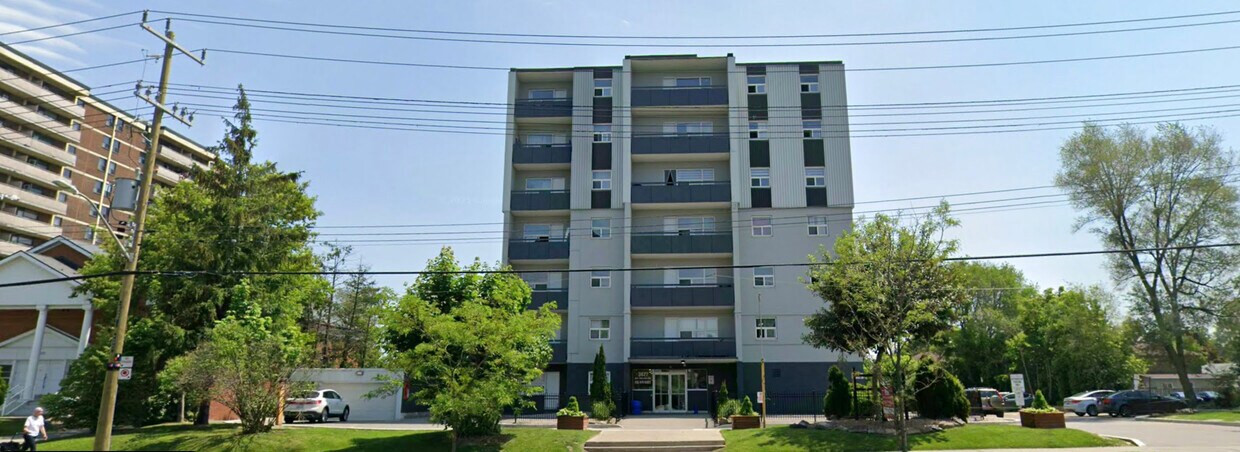 Primary Photo - Royal Palace Apartments