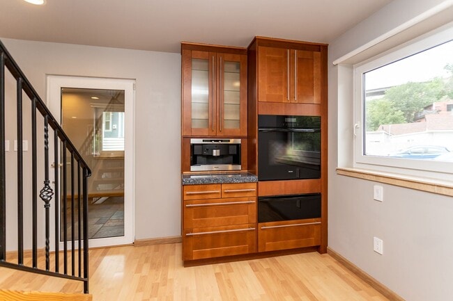 Building Photo - Charming 3-Bed, 2-Bath Home in Manitou Spr...