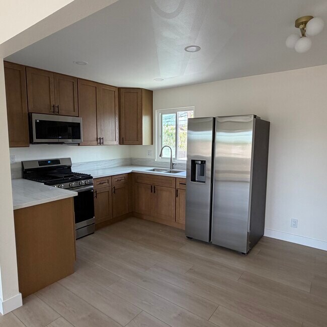 Kitchen - 4929 W 118th Plz