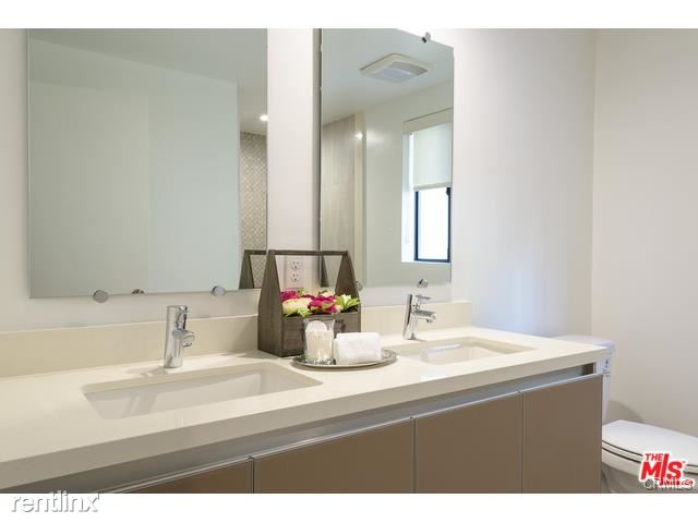 Foto del edificio - 2250 Fox Hills Dr