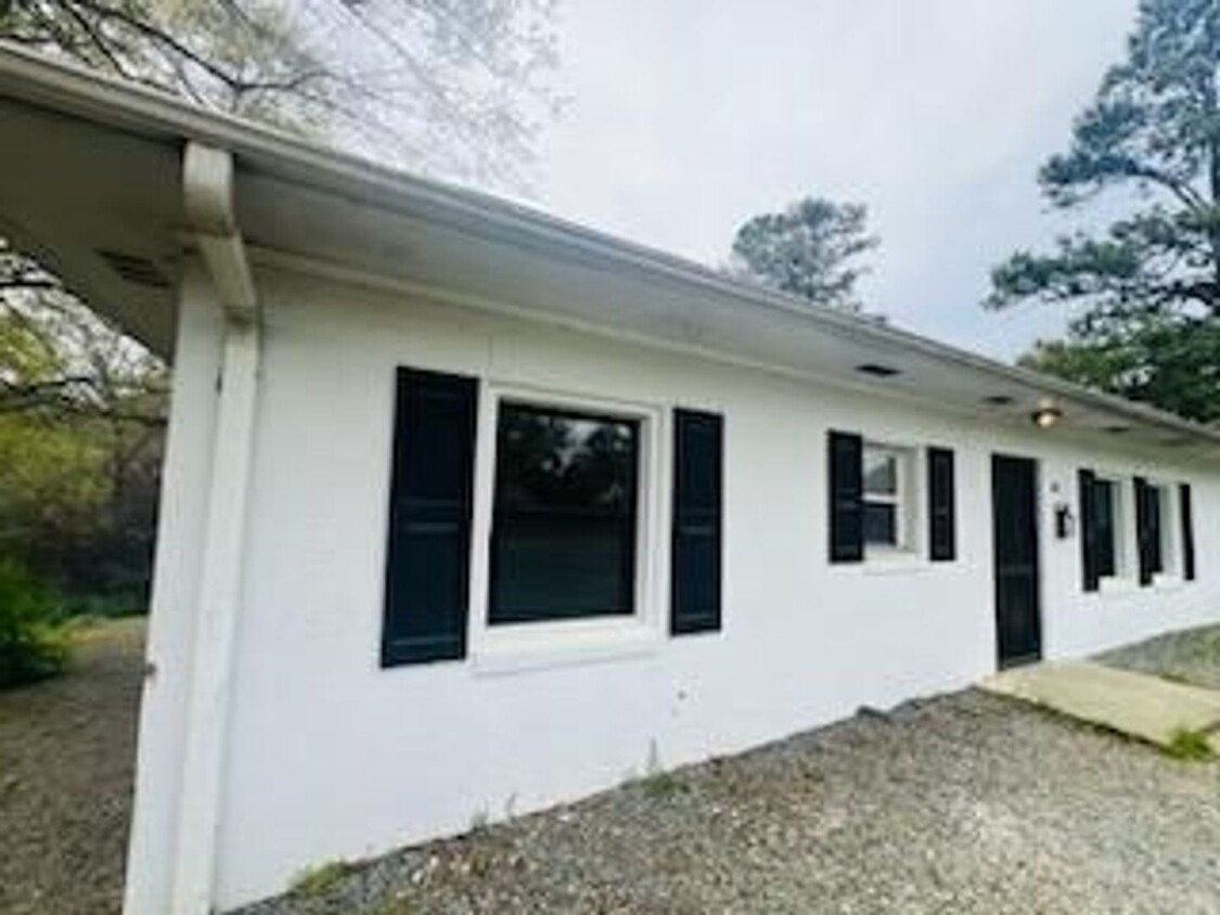 Primary Photo - Cute downtown Carrboro house zoned for McD...