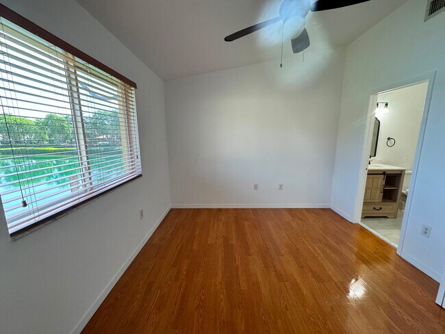 Foto del edificio - 3415 NE 9th Dr