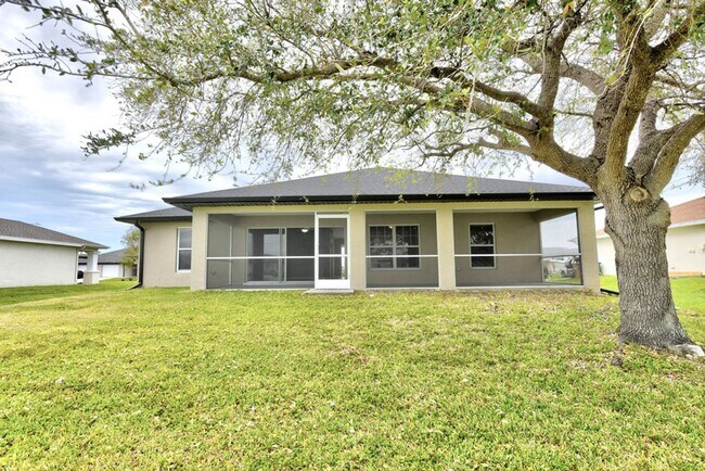 Foto del edificio - 3 bed 2 Bath 2 car Garage Great Backyard