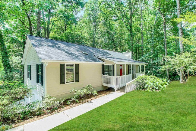 Building Photo - 830 Sunset Ct NW