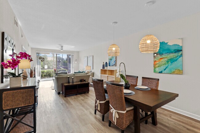 Foto del edificio - 1625 Windy Pines Dr