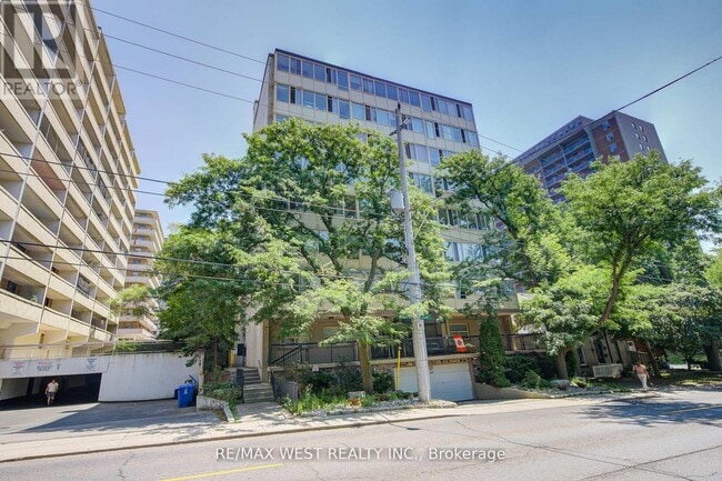 Building Photo - 101 Queen St S