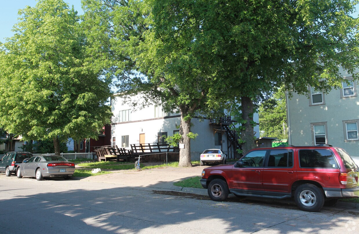 Building Photo - 2840 Polk St NE