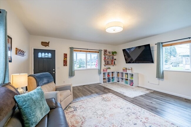 Building Photo - 365 S 15th St