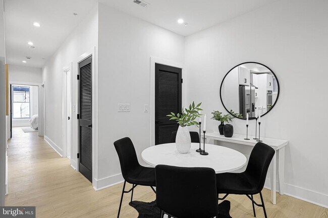 Foto del edificio - 616 Kenyon St NW