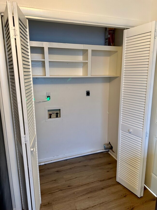 Building Photo - 1802 W House St