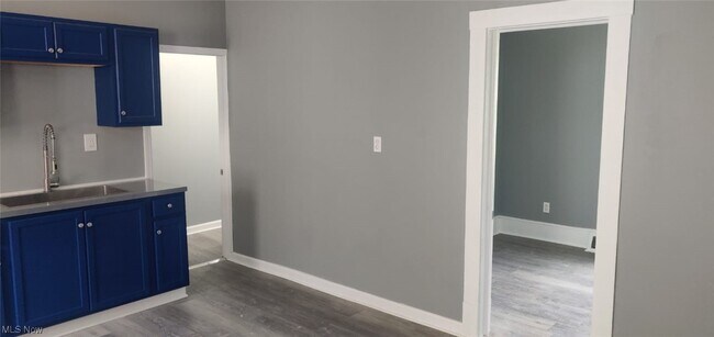 Foto del edificio - 3682 E 61st St
