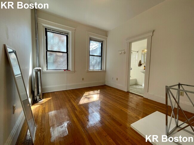Building Photo - 1356 Commonwealth Ave