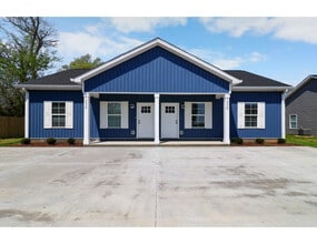 Building Photo - 1003 Oak St