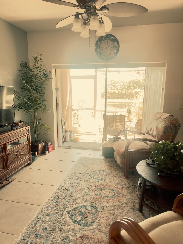 Foto del edificio - 10012 Pacific Pines Ave