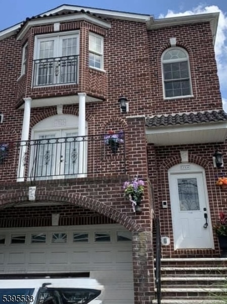 Primary Photo - 728 Linden Ave