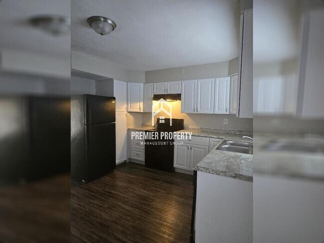 Building Photo - 3470 Lindscott Ave