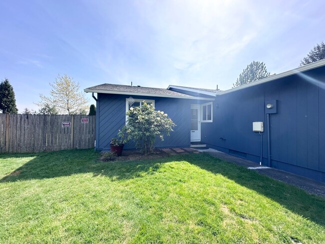 Building Photo - Charming Duplex 2-bedroom, 2-bathroom home...