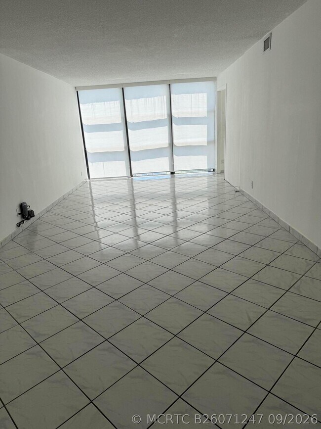Foto del edificio - 1000 Parkview Dr