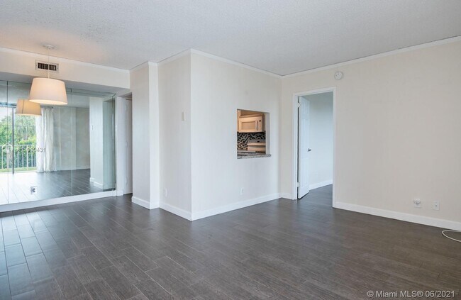 Foto del edificio - 1050 SE 15th St