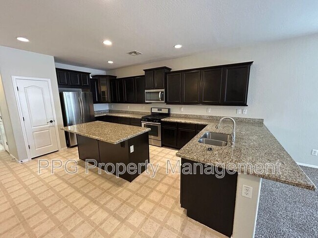 Foto del edificio - 2360 S 170th Dr