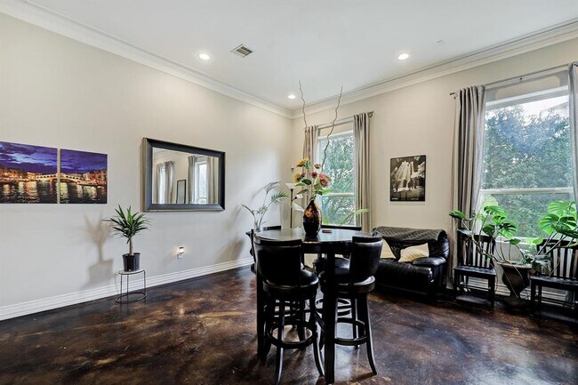 Foto del edificio - 5801 Winsome Ln