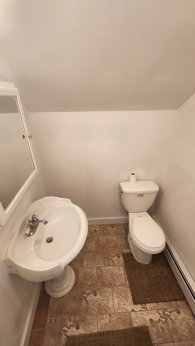 Building Photo - 38R Monmouth St