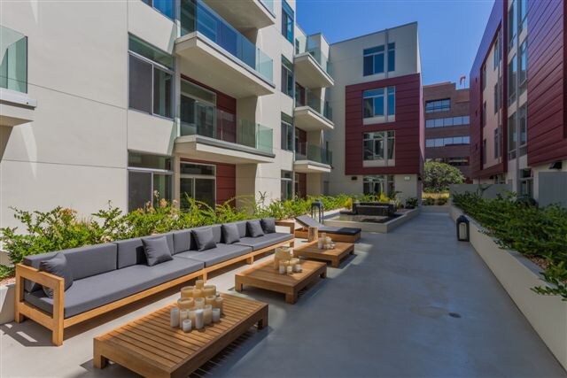 Building Photo - 119 S Los Robles Ave