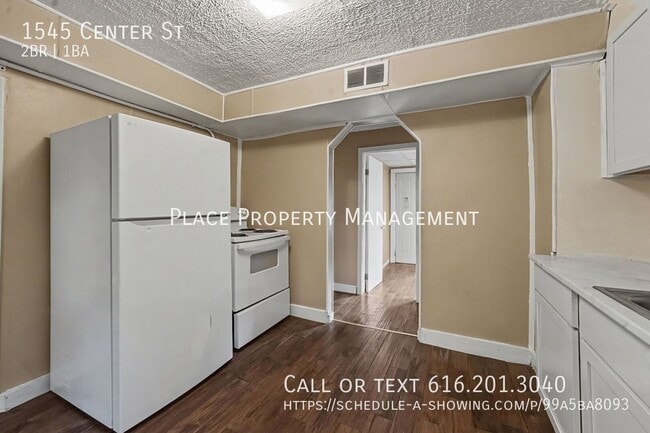 Building Photo - 1545 Center St
