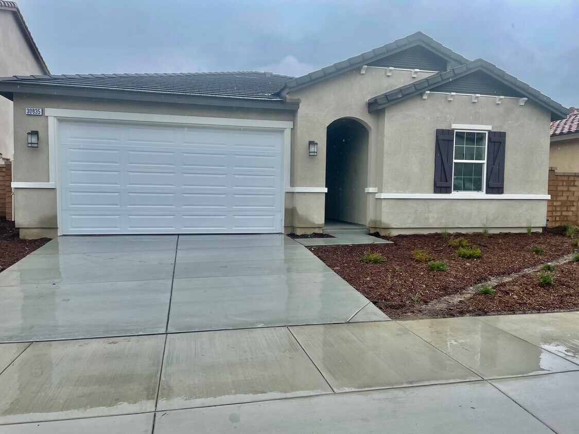 Primary Photo - 30835 Southend Ln